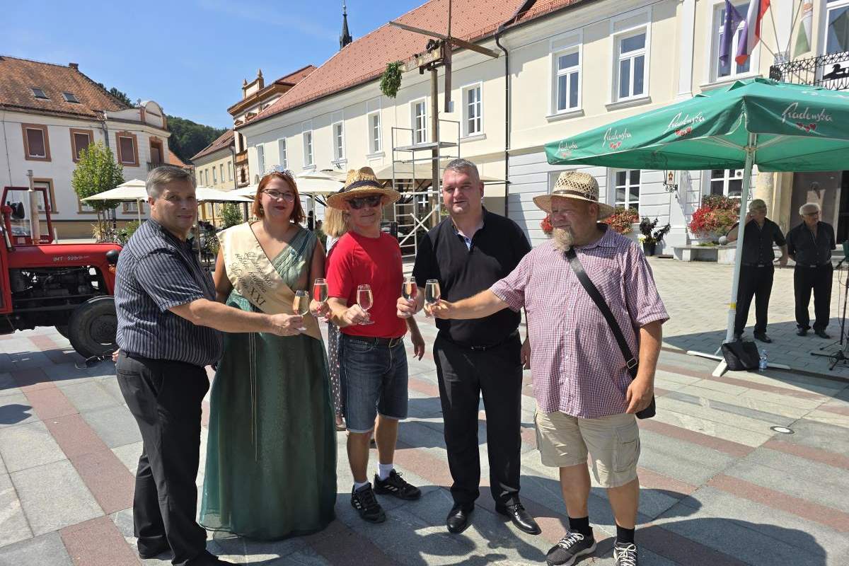 Postavljanje klopotca v Ljutomeru, foto: Občina Ljutomer