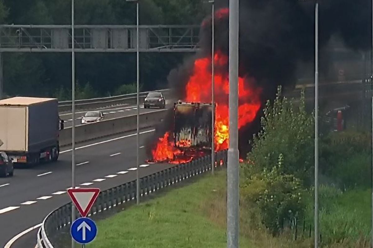 Avtocesta je zaprta Avtocesta je zaprta