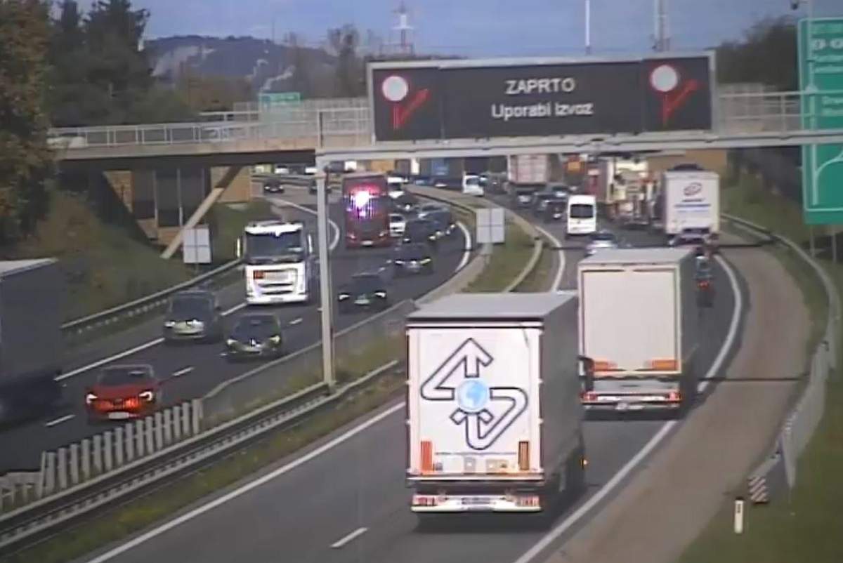 Avtocesta je zaprta Avtocesta je zaprta