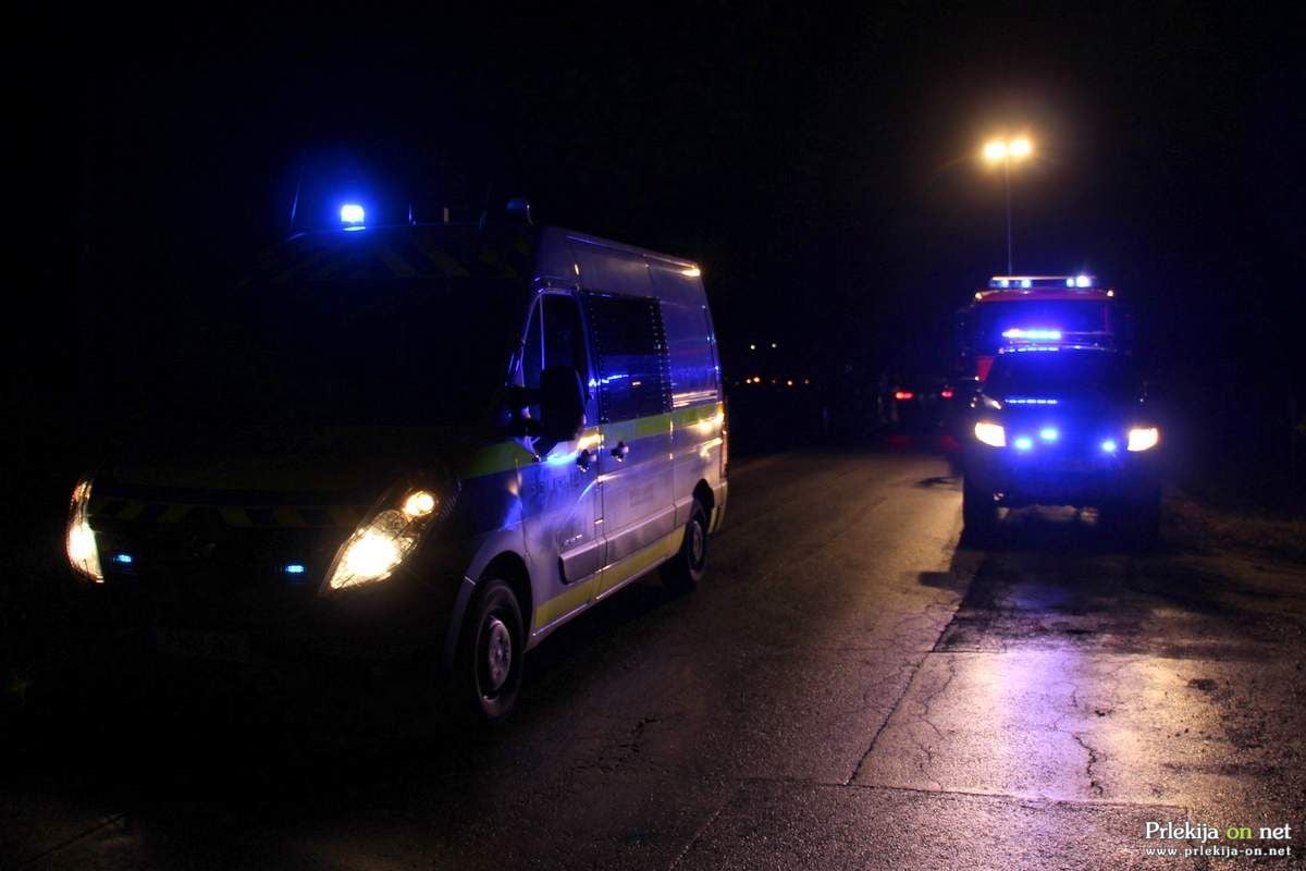 posredovali so gasilci in policija