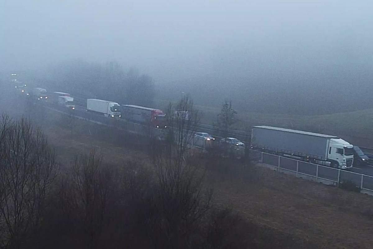 Avtocesta je zaprta Avtocesta je zaprta