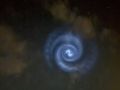 Nenavadna modra spirala na nebu