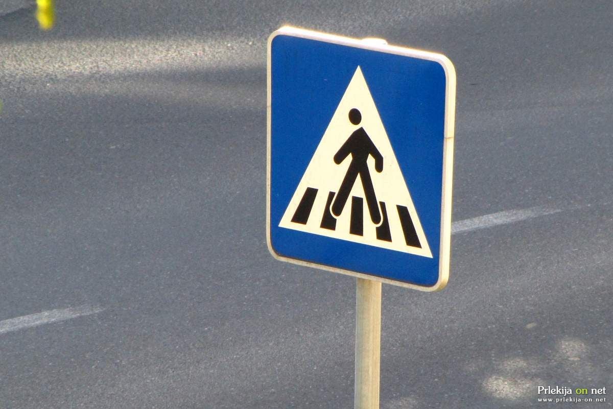 Trčil v peško in pobegnil.