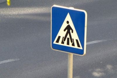 Trčil v peško in pobegnil.