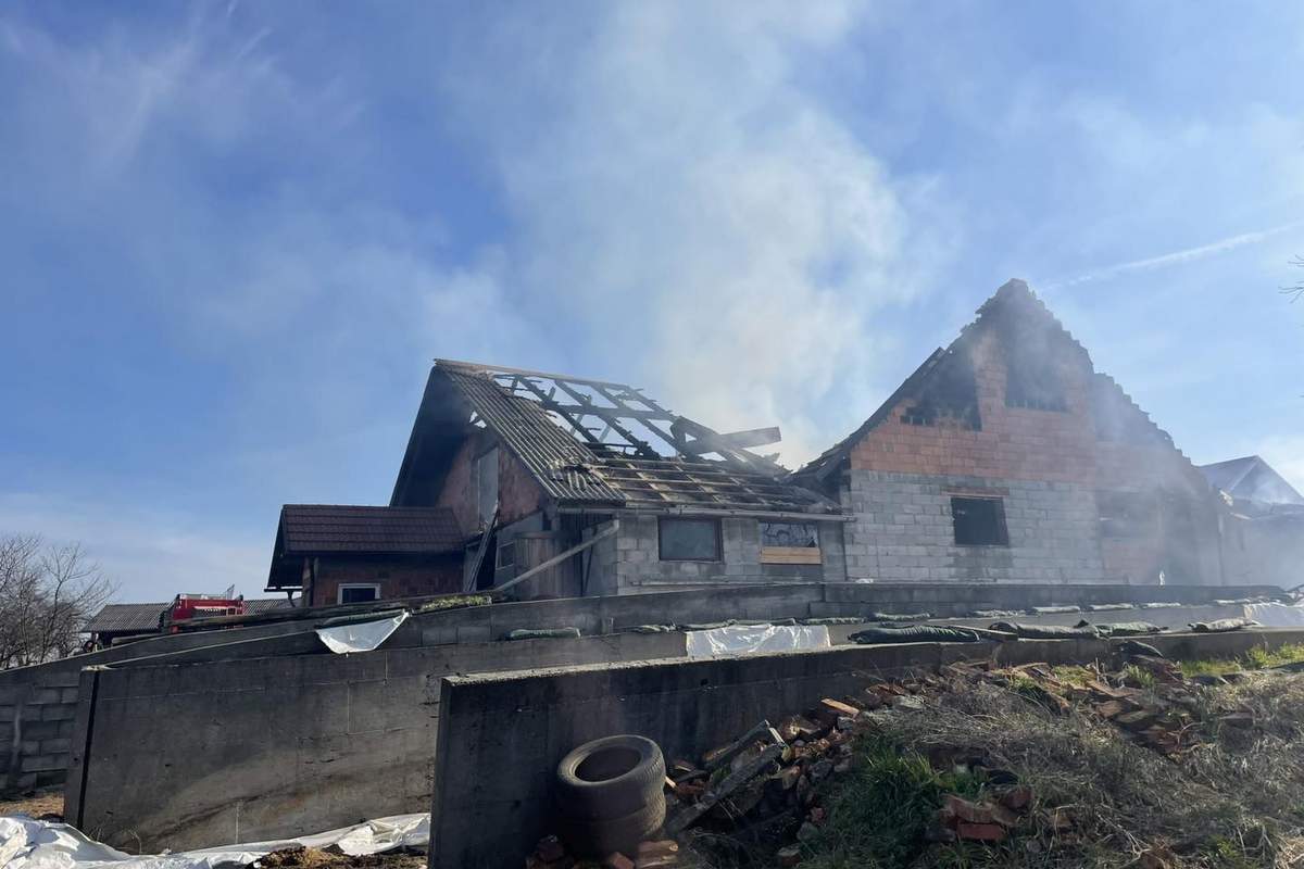 Požar so pogasili gasilci Požar so pogasili gasilci