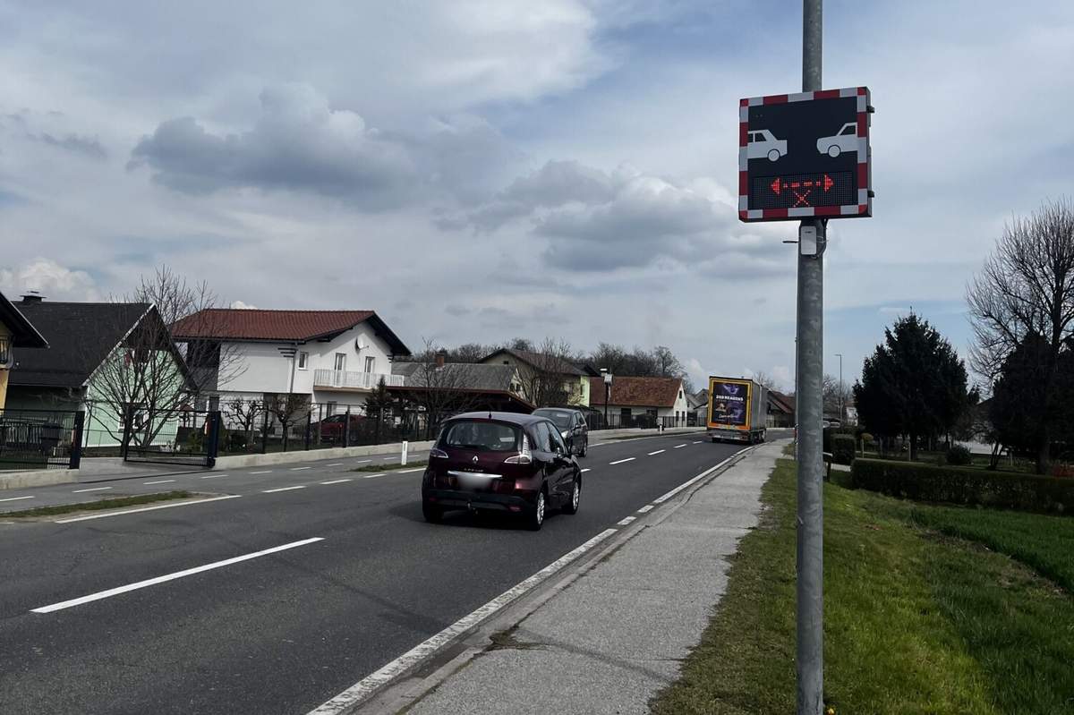 Merilnik varnostne razdalje v Borovcih, foto: AVP