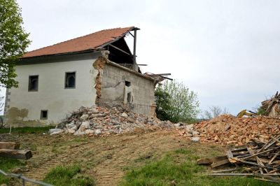 Ostanek gradu oz. dvorca Železne Dveri
