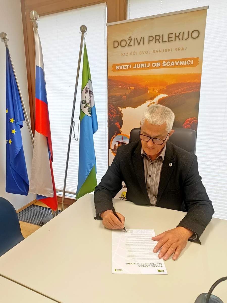 Župan Občine Sveti Jurij ob Ščavnici, Andrej Vrzel, je podpisal Zeleno zavezo slovenskega turizma