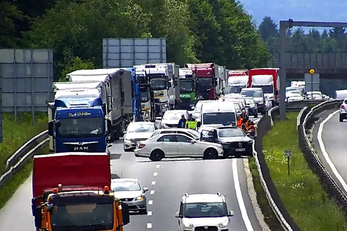 Prometna nesreča na avtocesti