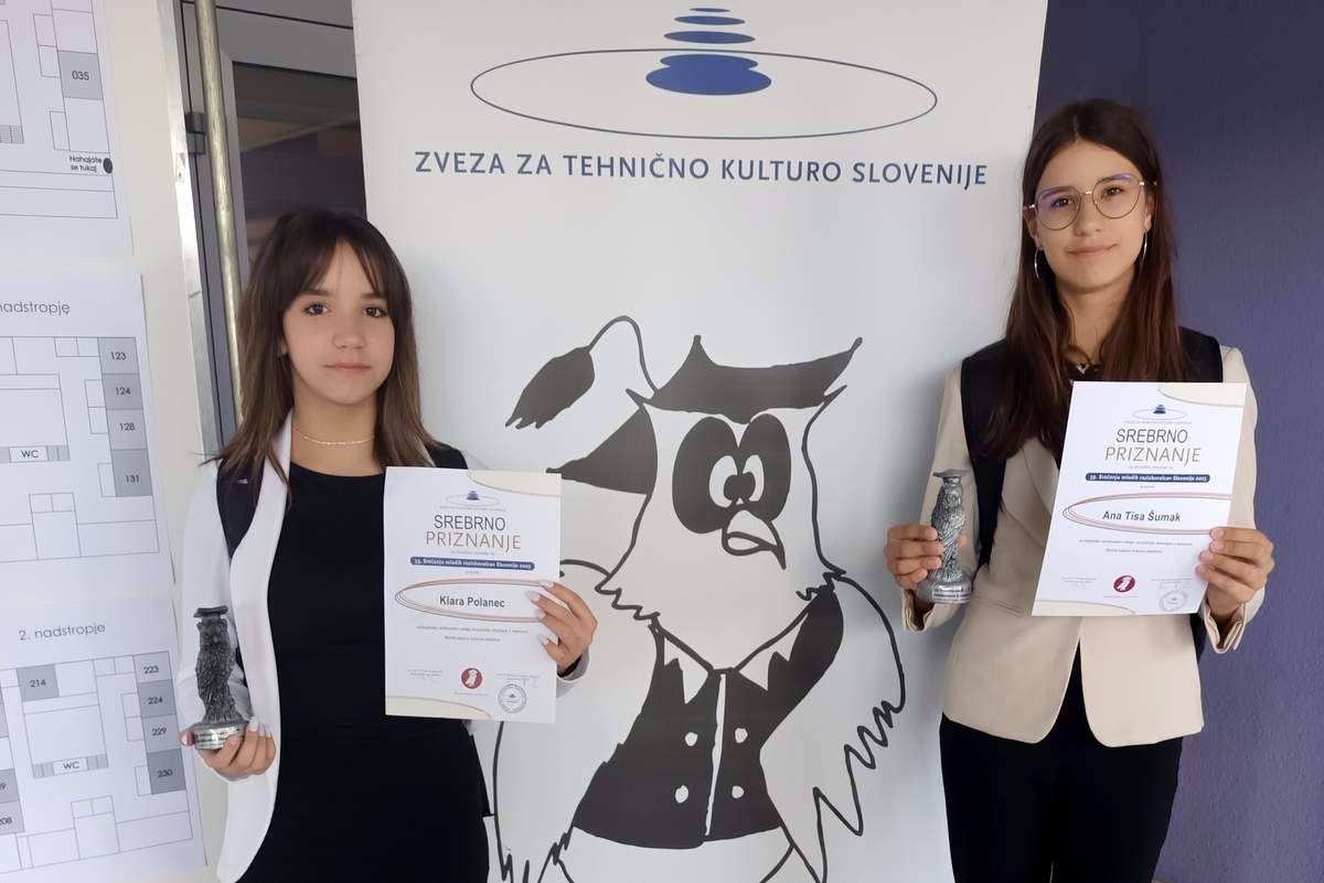 Srebrni raziskovalki iz OŠ Cezanjevci, foto: Nataša Pušenjak