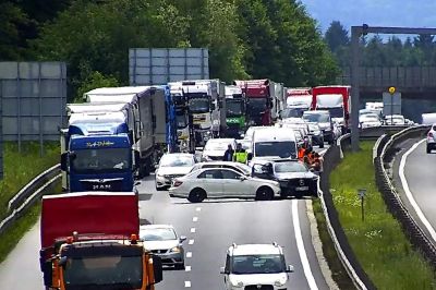 Prometna nesreča na avtocesti