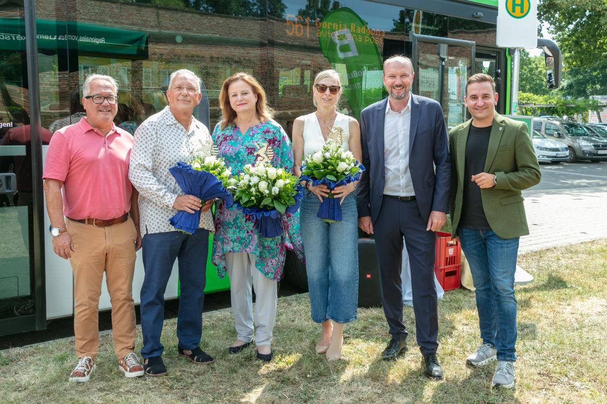 Nova čezmejna avtobusna linija med Radgonama. foto: Foto Schleich