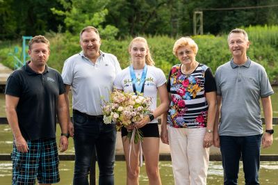 Slavnostni sprejem Hane Bedernjak v Krogu