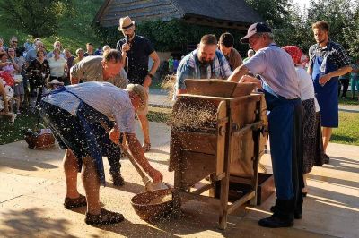 Tradicionalna etnografska prireditev Likof na taberhi