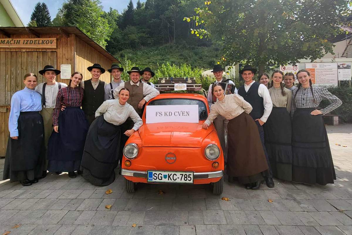 Folklorna skupina KD Cven na »gaudi«