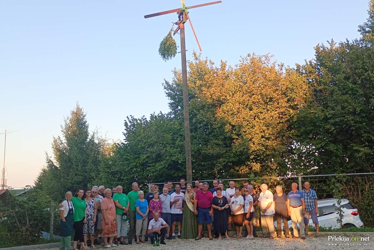 Postavljanje klopotca Društva vinogradnikov Mala Nedelja