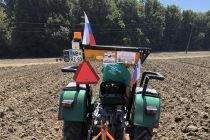 Oranje s starodobnimi traktorji na Krčevini