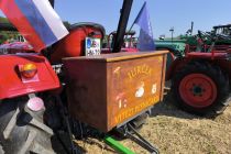 Oranje s starodobnimi traktorji na Krčevini