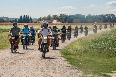 MOPED Tur de Mur
