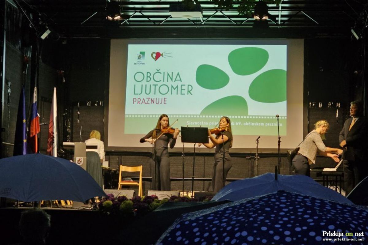 Slavnostna prireditev s podelitvijo občinskih nagrad in priznanj