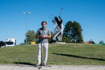 Predaja skulpture Kurent ob 120-letnici Perutnine Ptuj