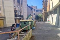 Smetnjaki na prehodu iz  Postružnikove ulice na Glavni trg
