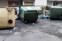 Smetnjaki na prehodu iz  Postružnikove ulice na Glavni trg