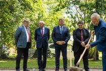 Spomin na 80. obletnico zmage Kitajske v narodnoosvobodilni vojni