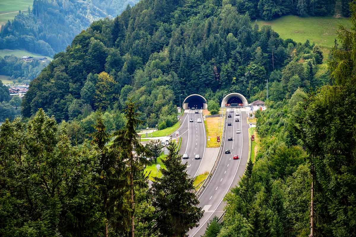 Asfinag je objavil nove, nekoliko višje cene avtocestnih vinjet Asfinag je objavil nove, nekoliko višje cene avtocestnih vinjet