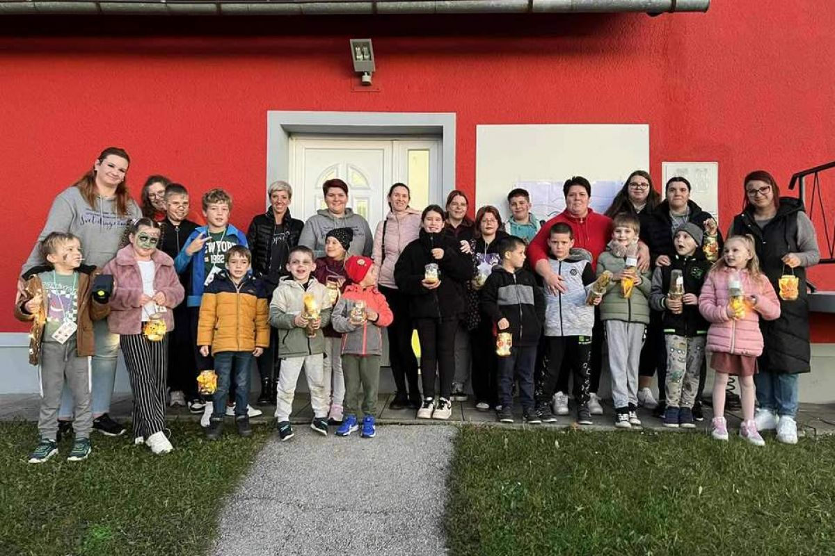 Senzorna jesenska delavnica v Mekotnjaku Senzorna jesenska delavnica v Mekotnjaku