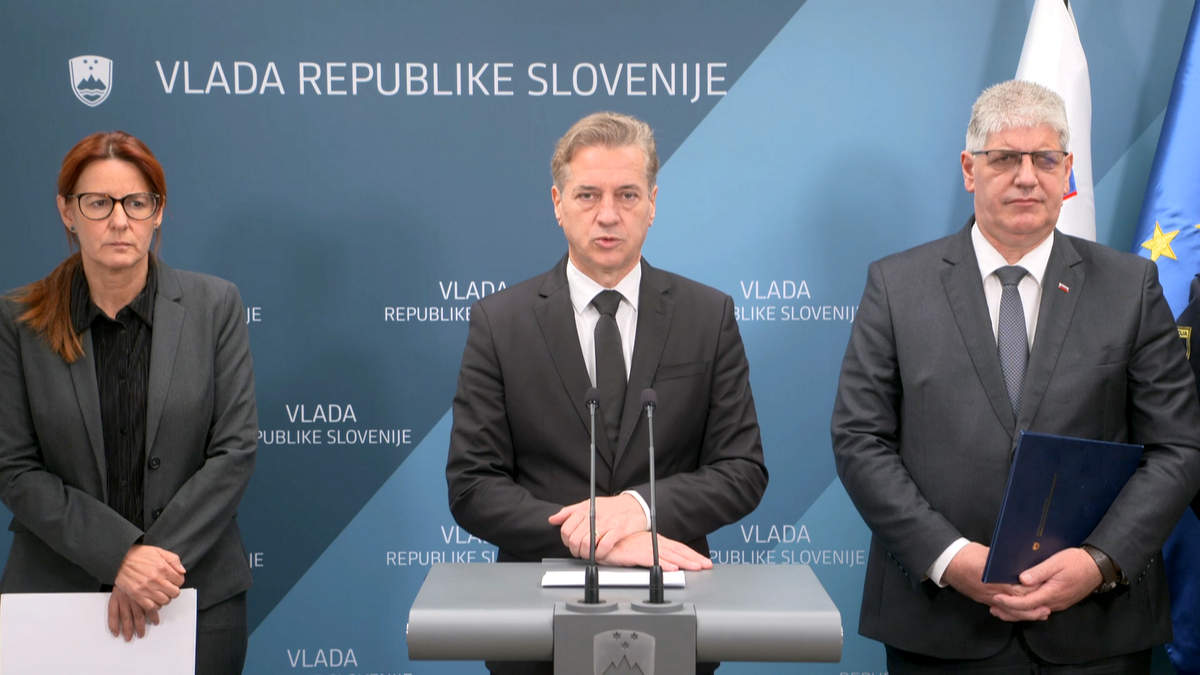 Premier Golob sprejel odstopa ministrice Katič in ministra Poklukarja, napovedani takojšnji ukrepi za krepitev varnosti Premier Golob sprejel odstopa ministrice Katič in ministra Poklukarja, napovedani takojšnji ukrepi za krepitev varnosti