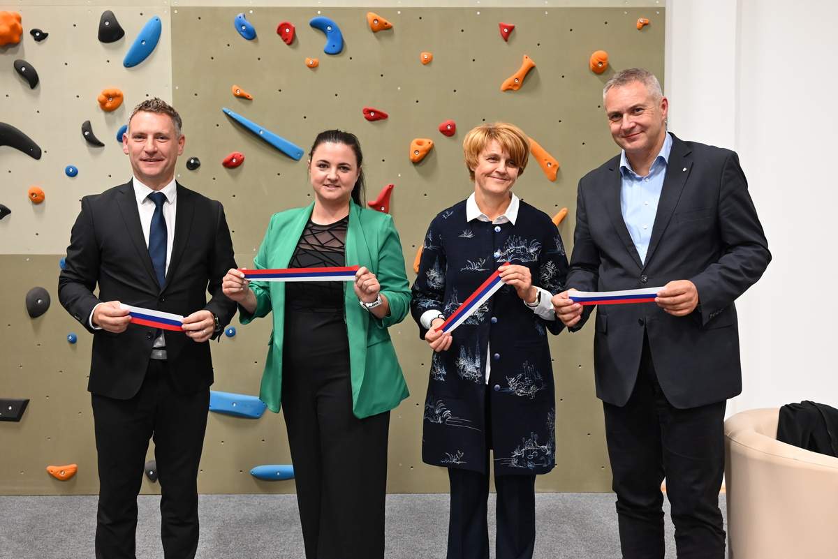 Otvoritev telovadnice v Osnovni šoli Ivanjkovci Otvoritev telovadnice v Osnovni šoli Ivanjkovci