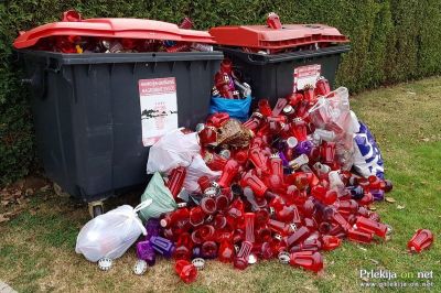 Tudi nagrobne sveče na koncu postanejo odpadek