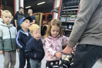 Otroci iz vrtca pri gasilcih