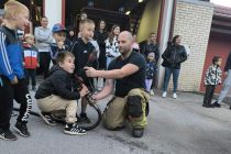 Otroci iz vrtca pri gasilcih