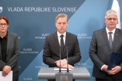 Premier Golob sprejel odstopa ministrice Katič in ministra Poklukarja, napovedani takojšnji ukrepi za krepitev varnosti