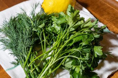 Iz prodaje so umaknili peteršilj (simbolična fotografija)