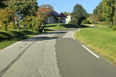 Cesta je potrebna obnove