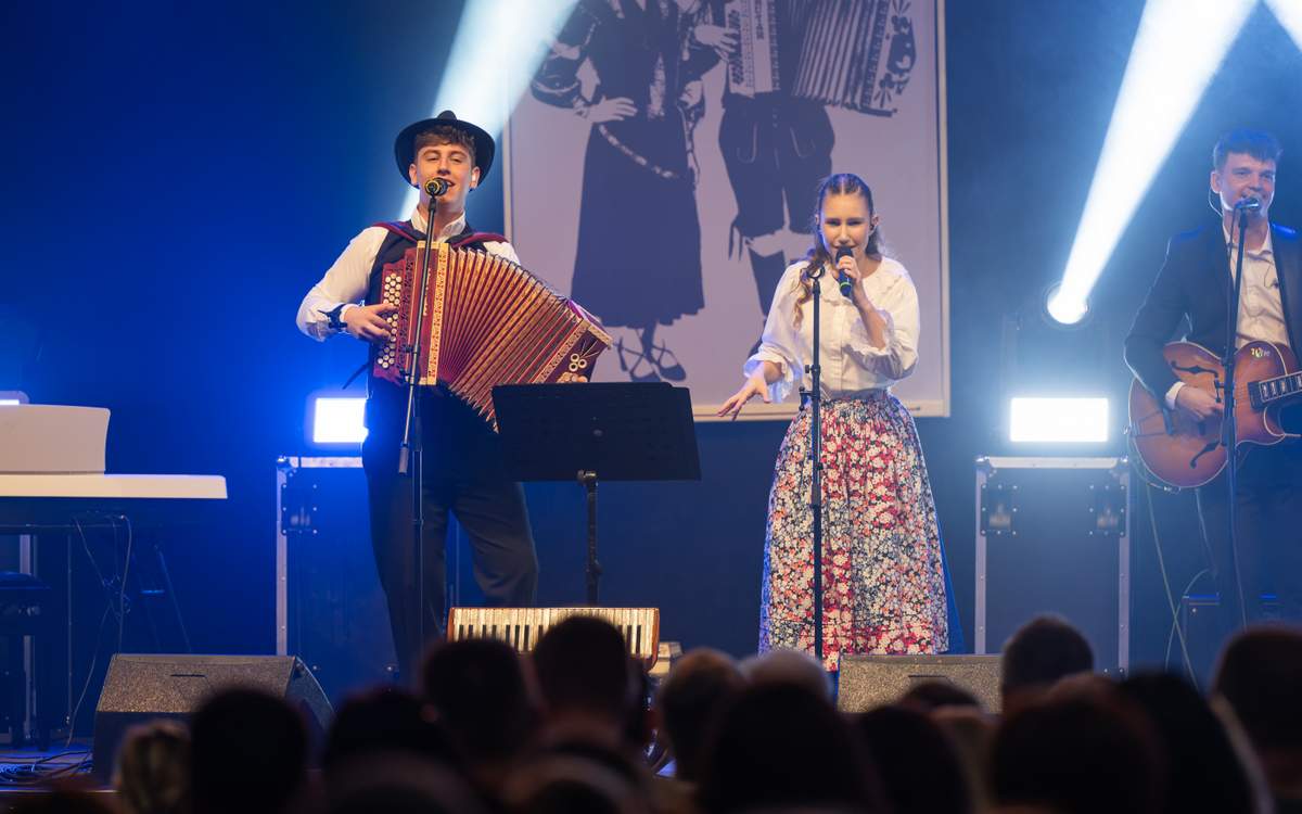 Ben-Maj in Julia Ben-Maj in Julia