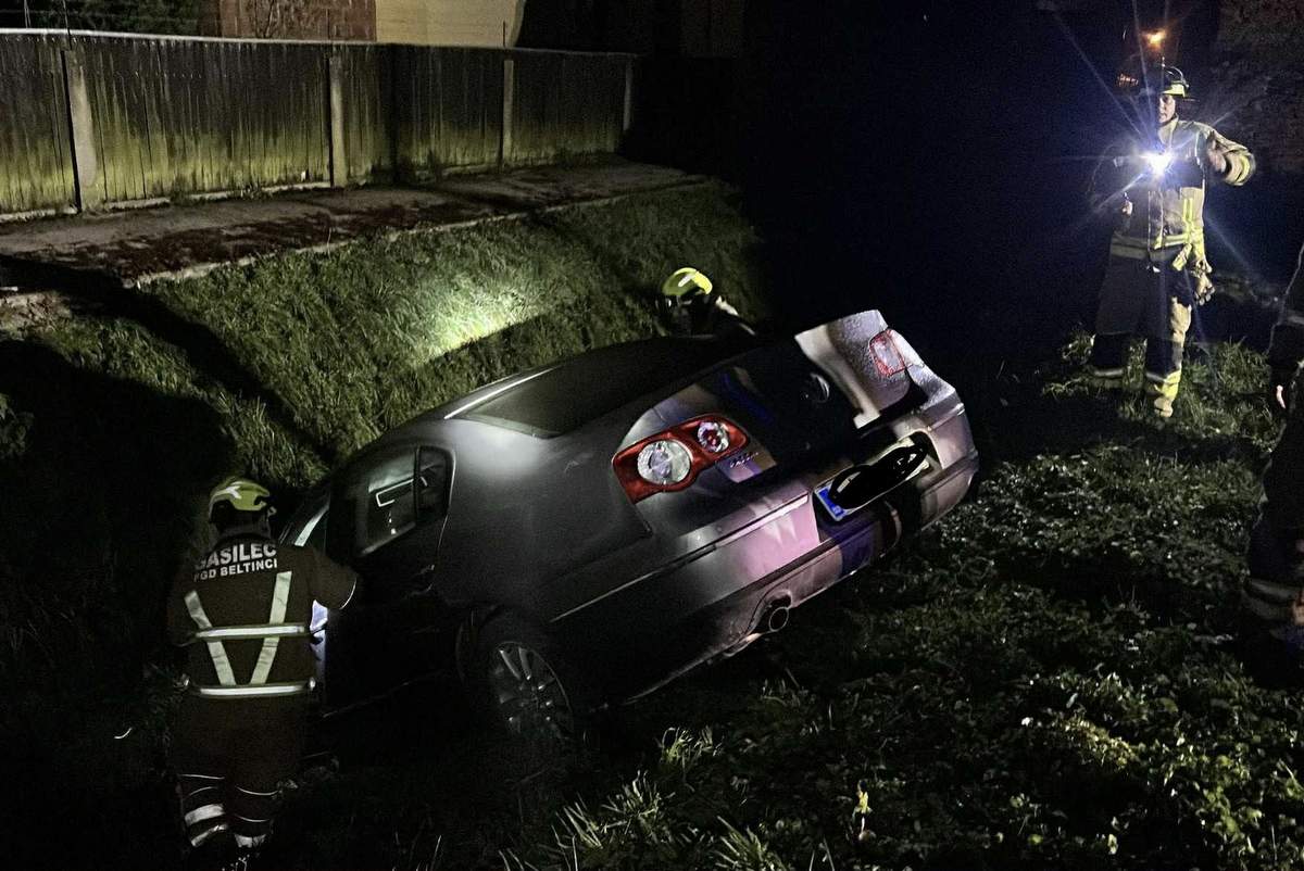 Vozilo je zdrselo v potok