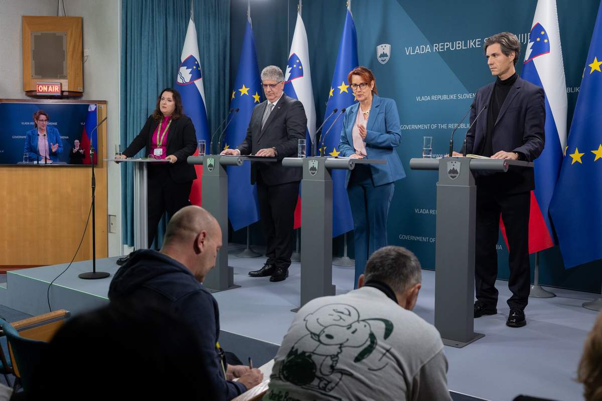 Vlada je brez glasu proti potrdila predlog Šutarjevega zakona Vlada je brez glasu proti potrdila predlog Šutarjevega zakona