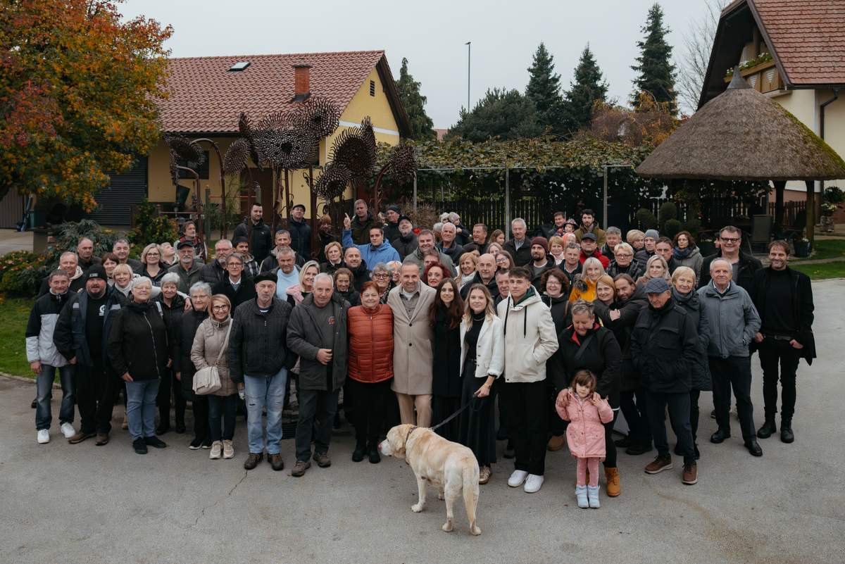 Jurakovo »Sončnično polje« v Vučji vasi