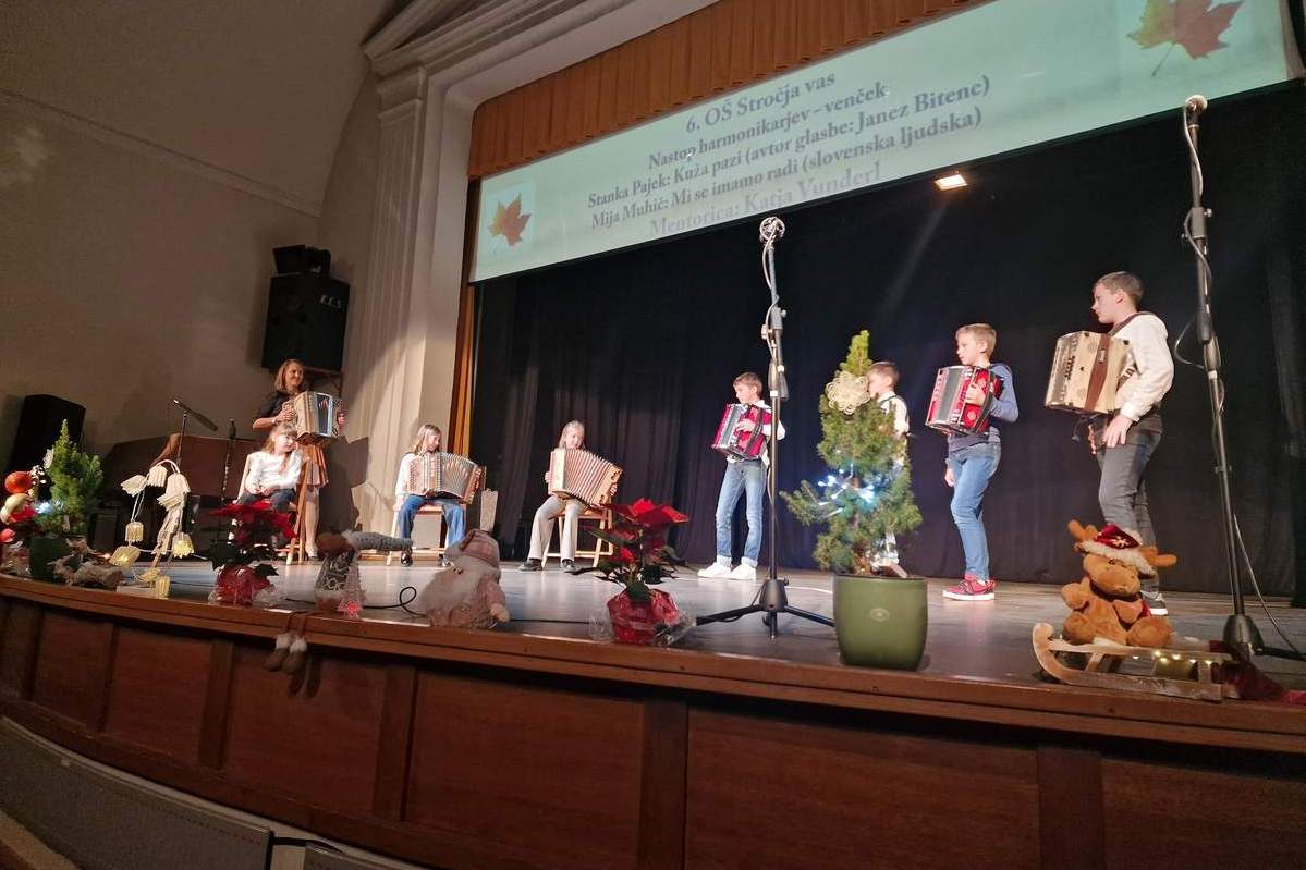 Babica, podaj mi roko 2025