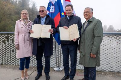 Ministra na Mostu prijateljstva podpisala deklaracijo goMURra