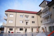 Poslovno-stanovanjski objekt v Apačah