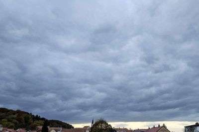 Po nižinah severovzhodne Slovenije bodo sunki vetra presegali hitrosti 70 km/h