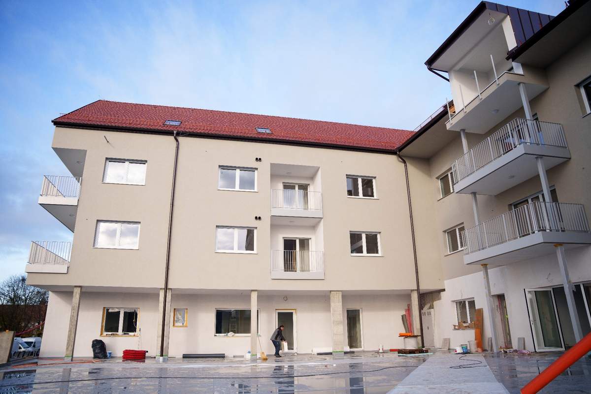 Novi poslovno-stanovanjski objekt v Apačah