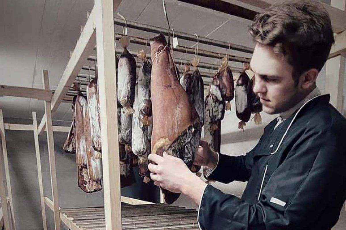 Marcel prosi za kakršnekoli informacije