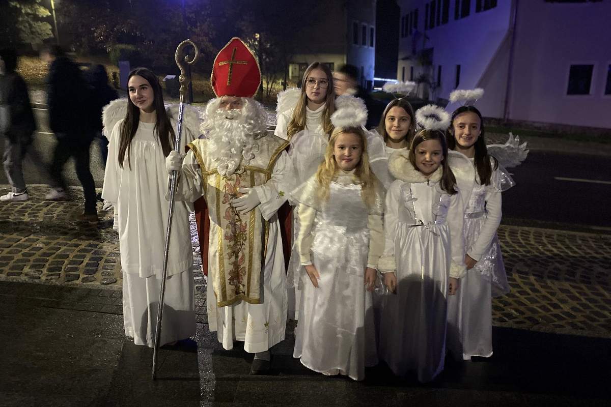 Miklavževanje in prižig lučk