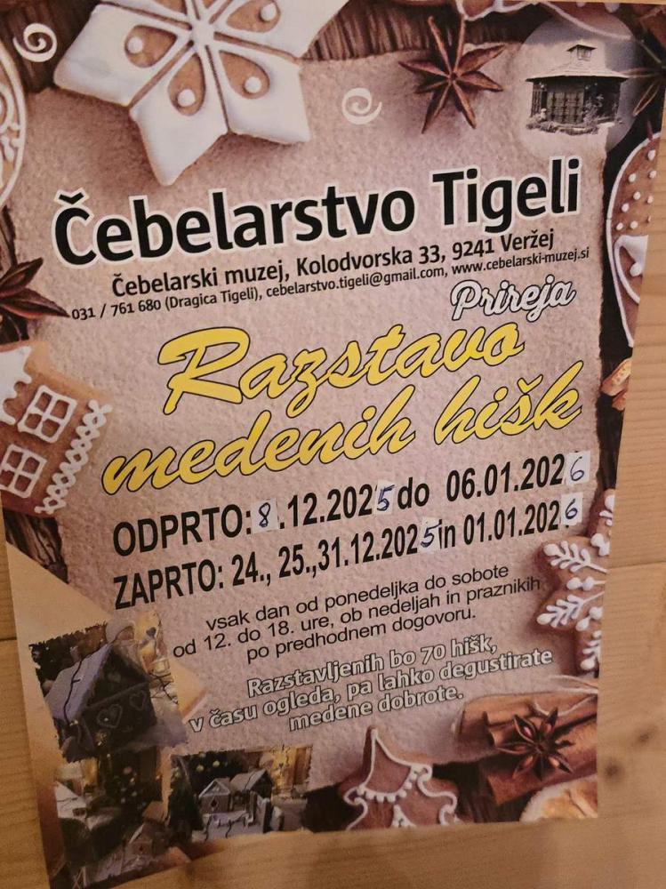 Razstava medenih hišk pri Čebelarstvu Tigeli